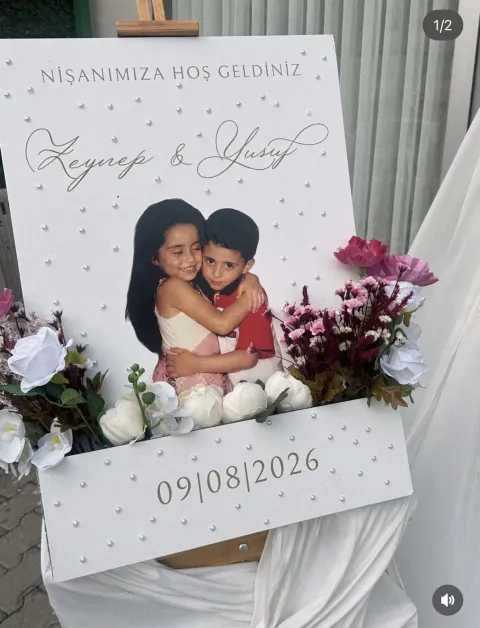 Çocukluk Fotoğraflı Çiçek Sepetli Nişan Karşılama Panosu – Fantazi Panolar