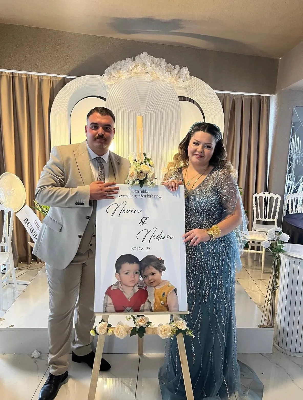 Tubi Event müşterisinin etkinliğinden kişiye özel karşılama panosu fotoğrafı