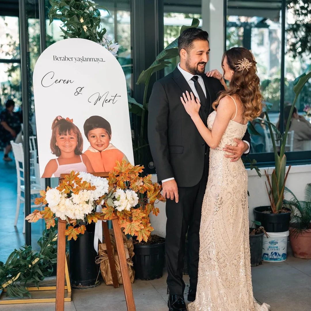 Tubi Event müşterisinin etkinliğinden kişiye özel karşılama panosu fotoğrafı
