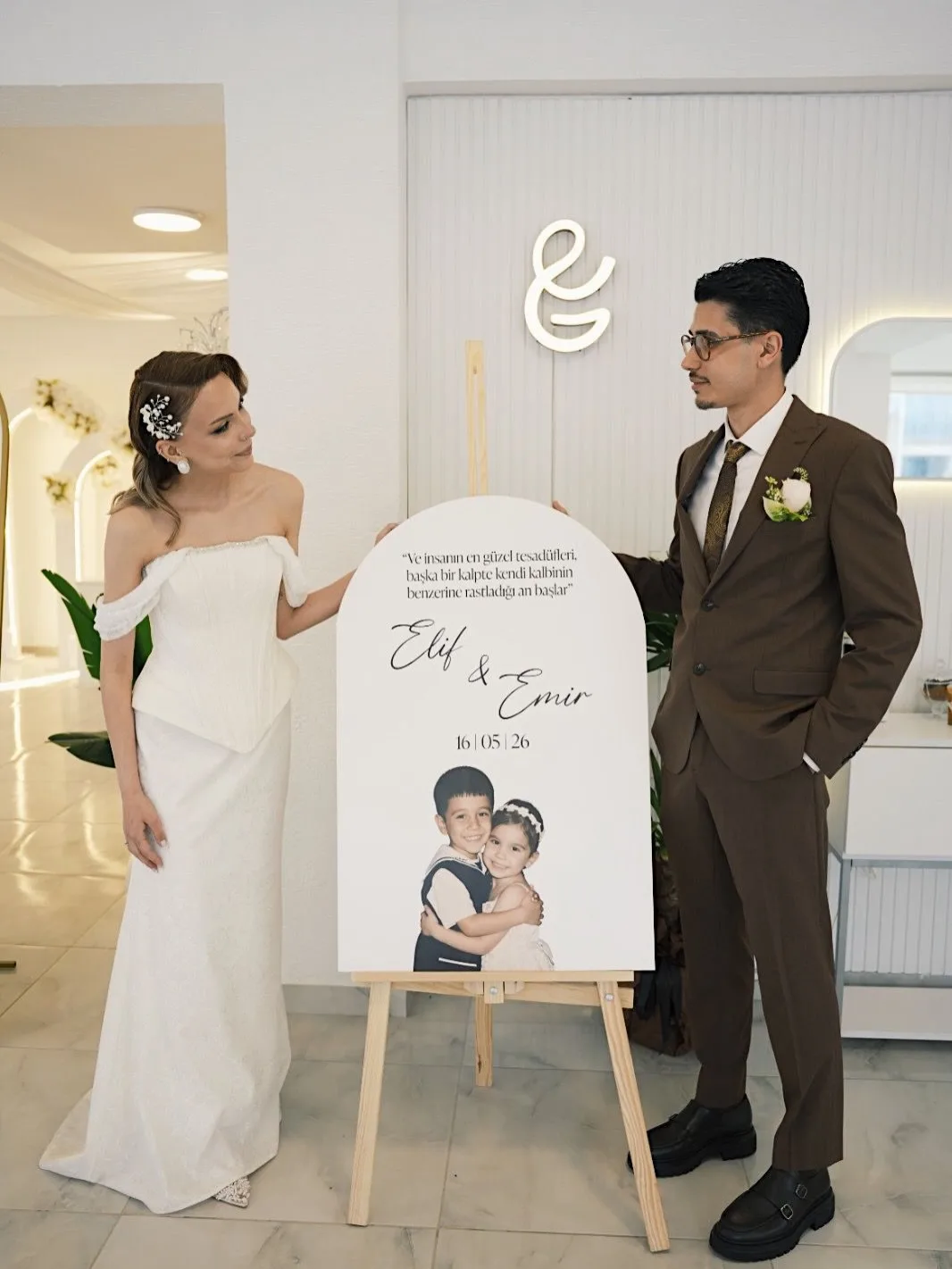 Tubi Event müşterisinin etkinliğinden kişiye özel karşılama panosu fotoğrafı